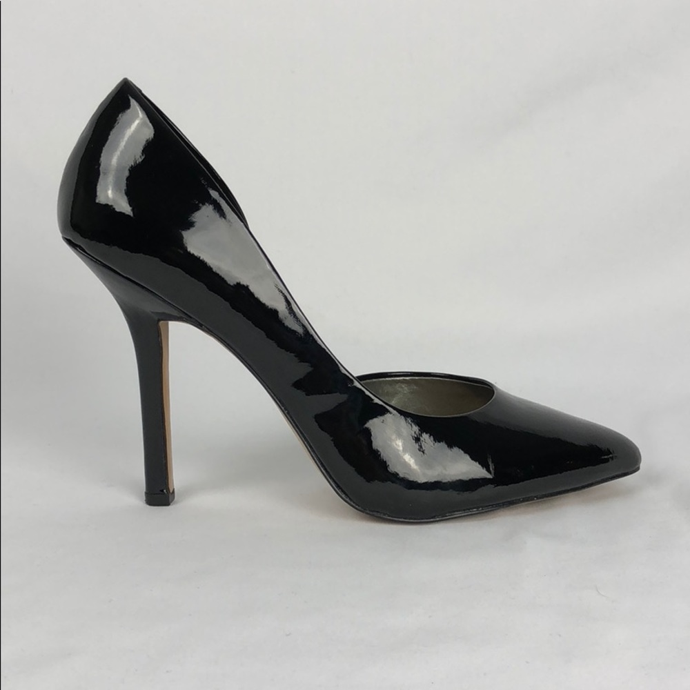 *NEVER WORN* BCBG BLACK PATENT LEATHER PUMPS